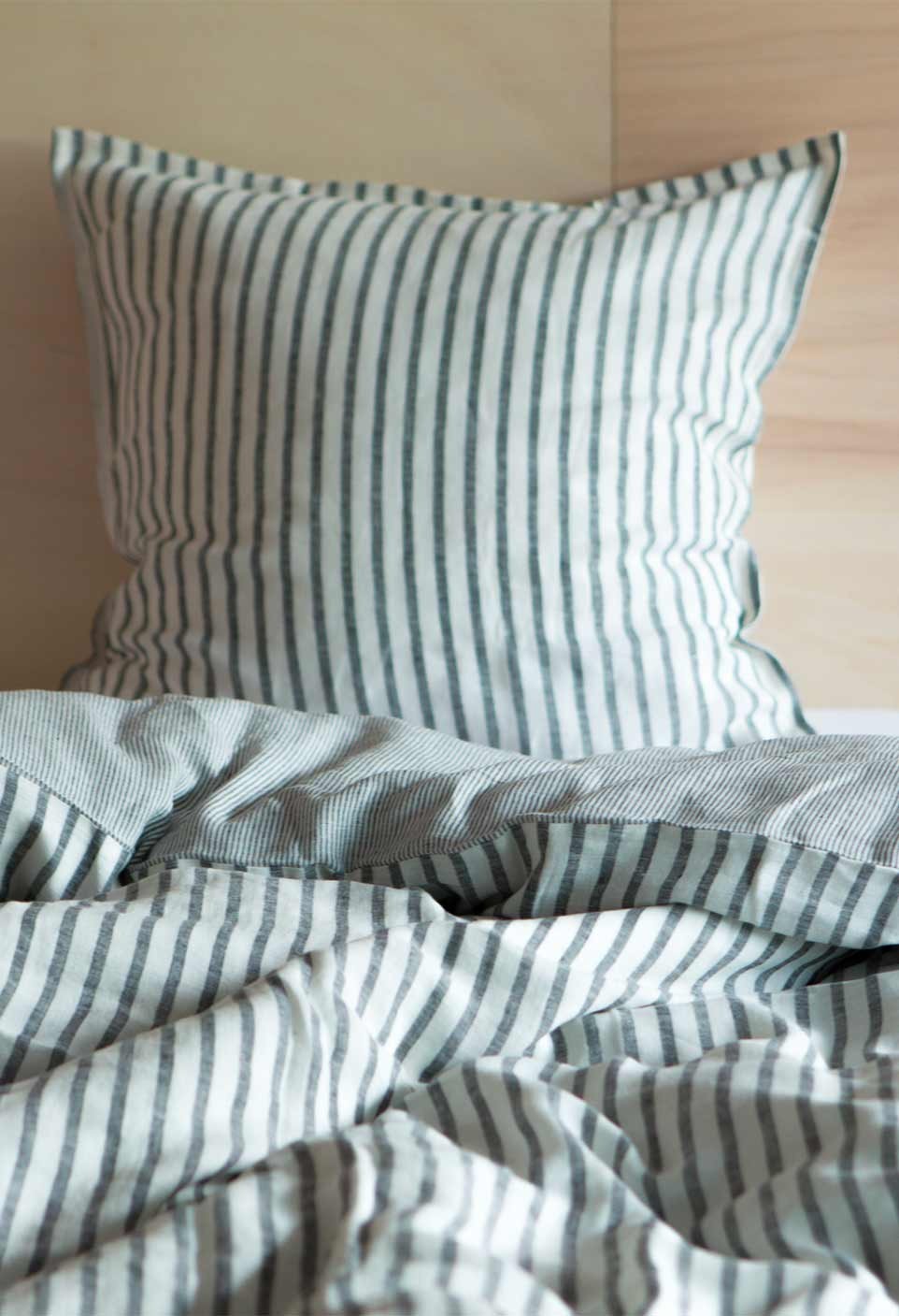 STRIPED & WASHED LINEN DUVET COVER  BLACK/MILK