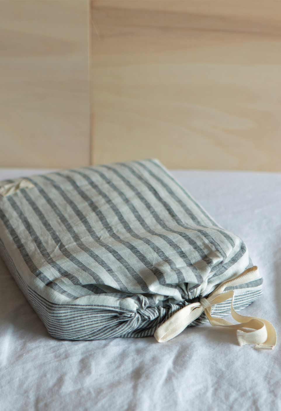 STRIPED & WASHED LINEN DUVET COVER  BLACK/MILK