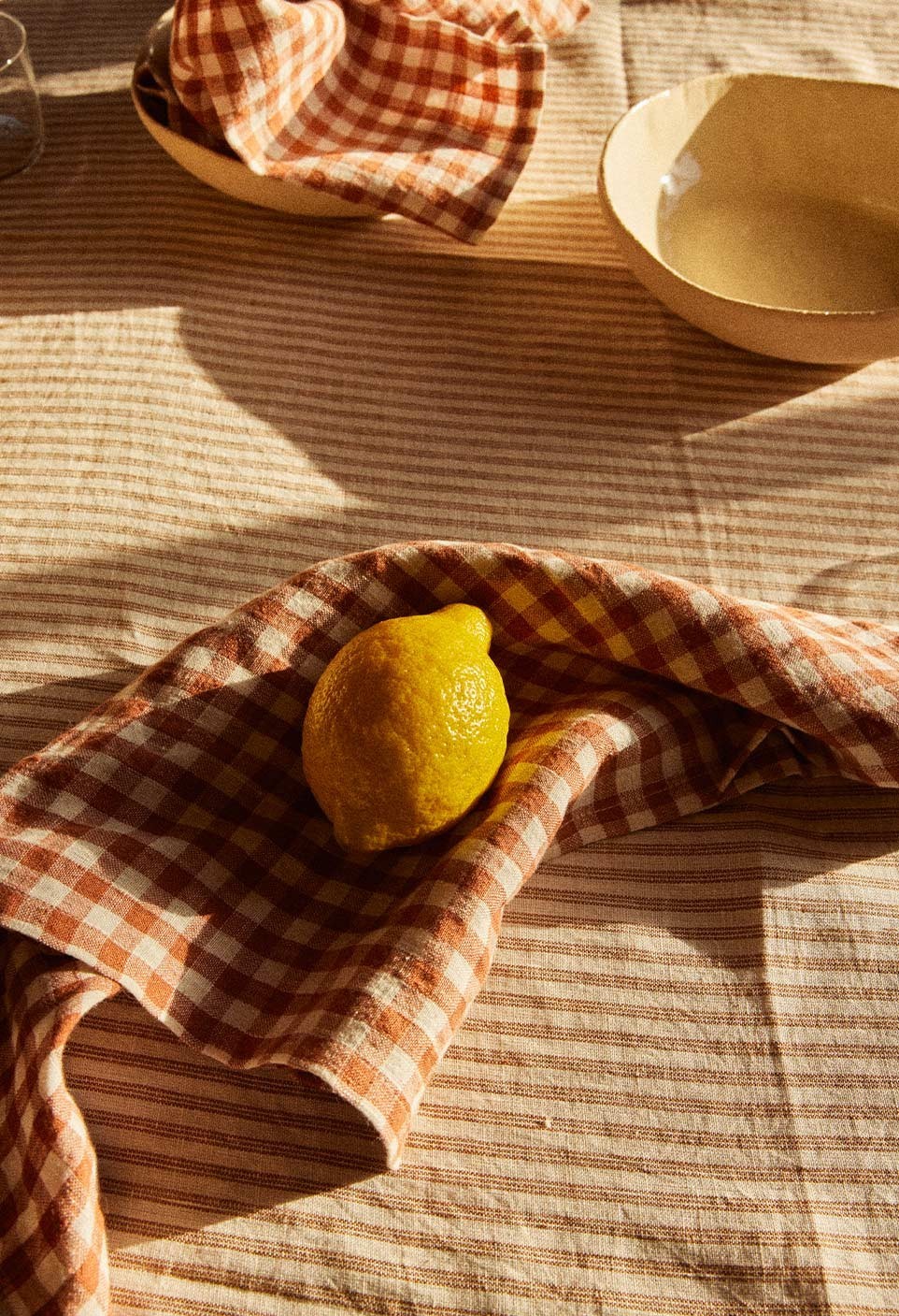 Linen tablecloth thin stripes cafe/milk