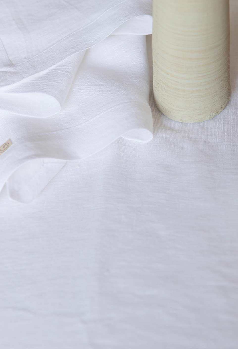 white snow washed linen tablecloth | Gabrielle Paris