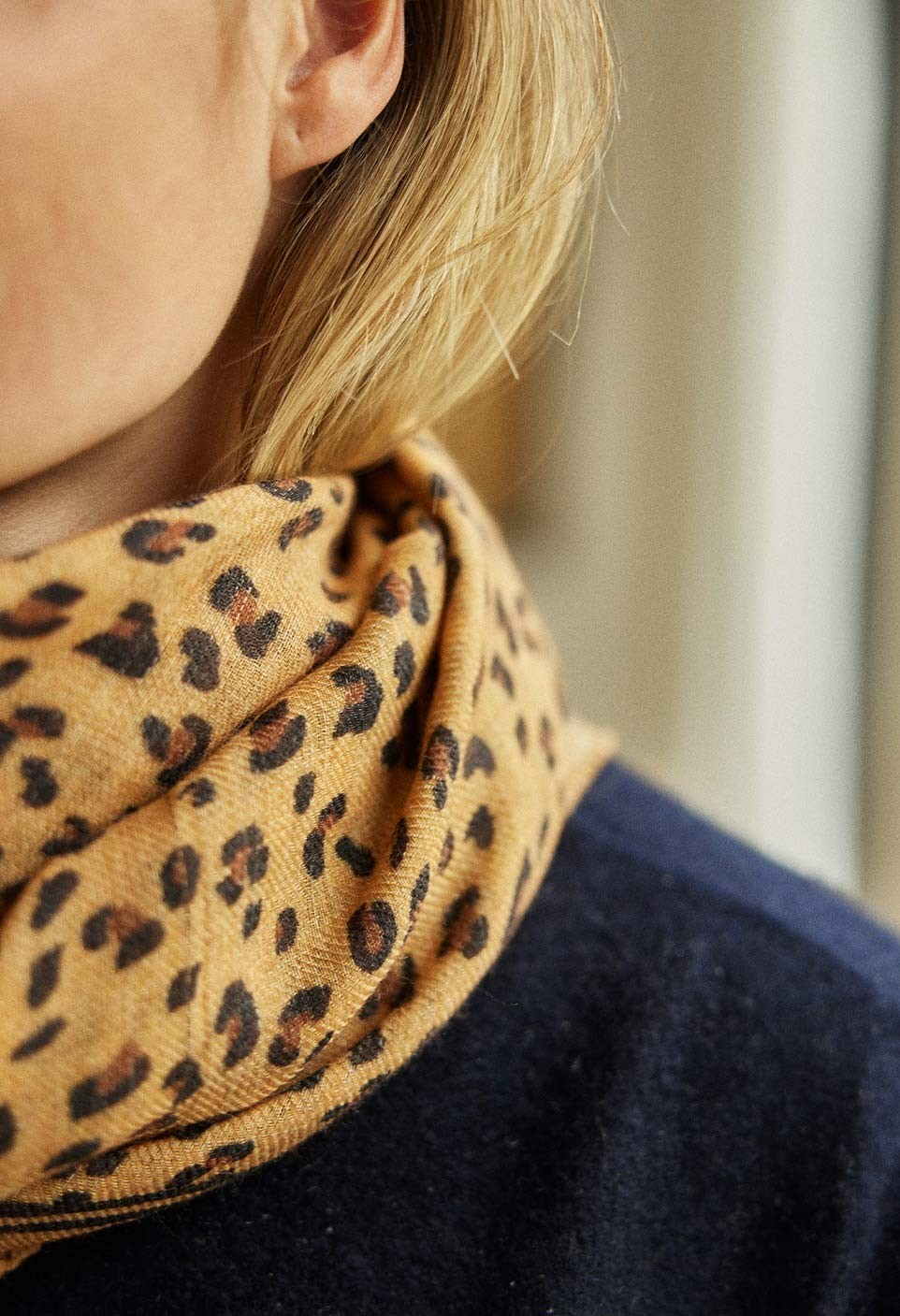 FOULARD EN LAINE  LÉOPARD CAMEL