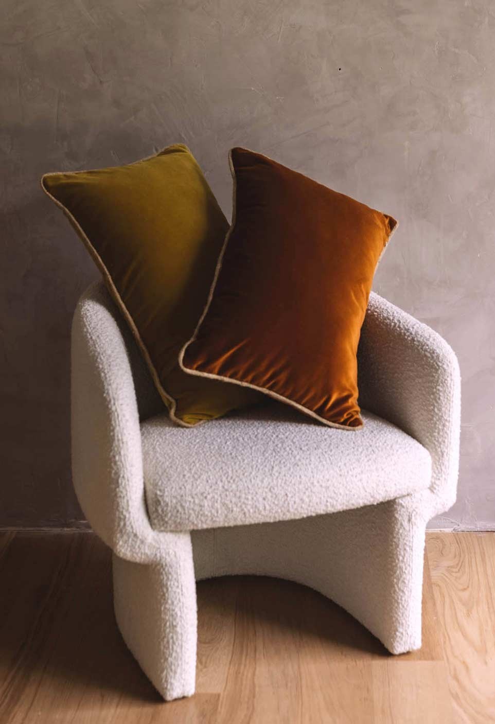 ANTIGUA CUSHION  CARAMEL