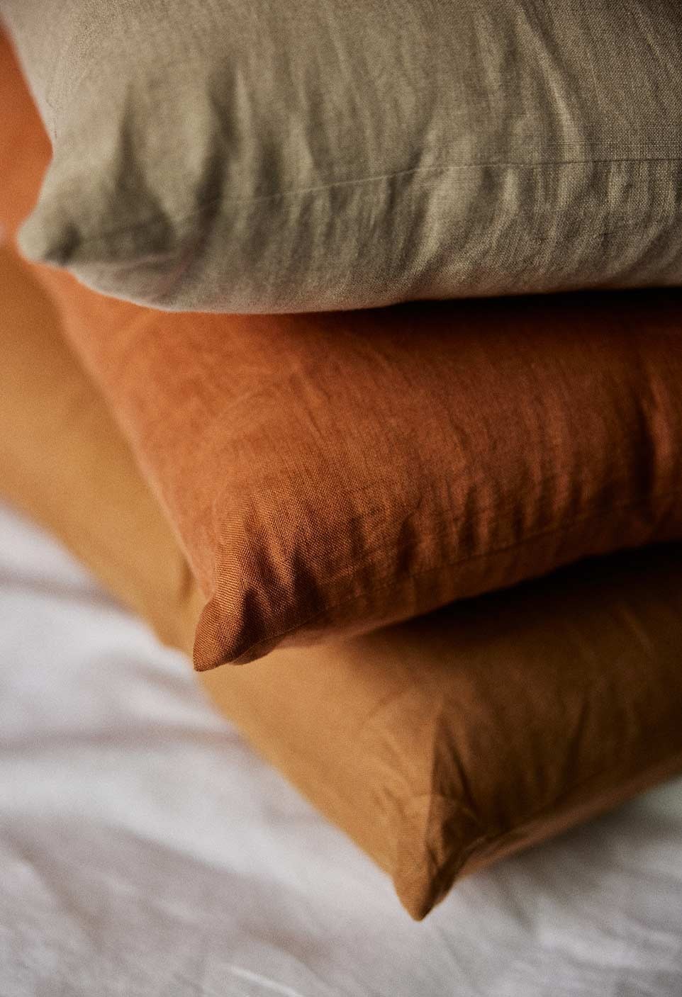 Sao Paulo cushion Caramel washed linen - Comfort & Elegance