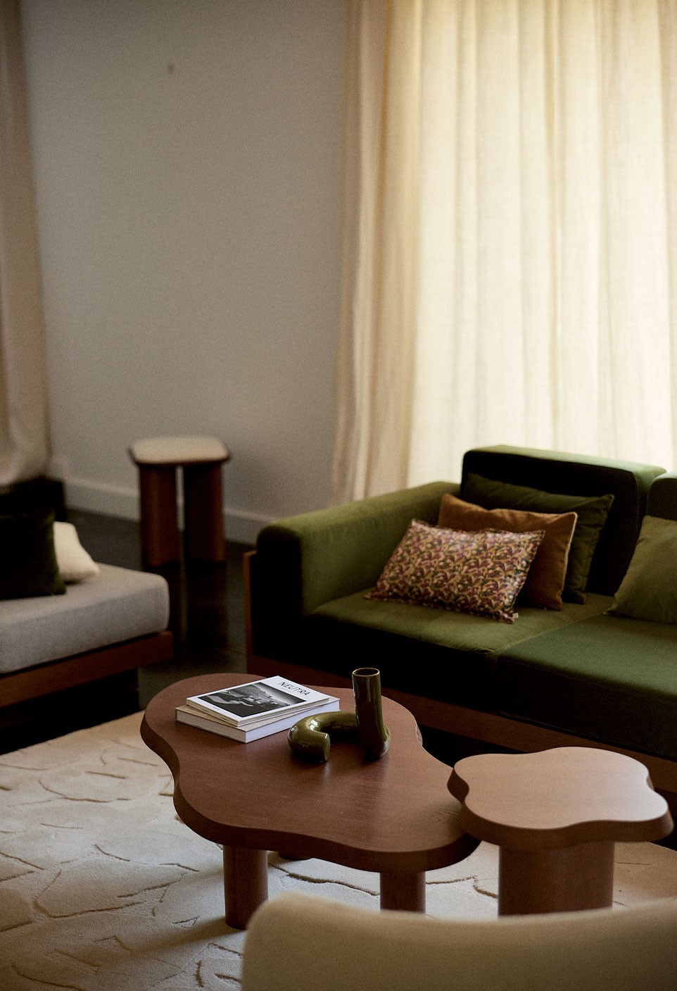 JEANNE THE COFFEE TABLE  WALNUT FINISH