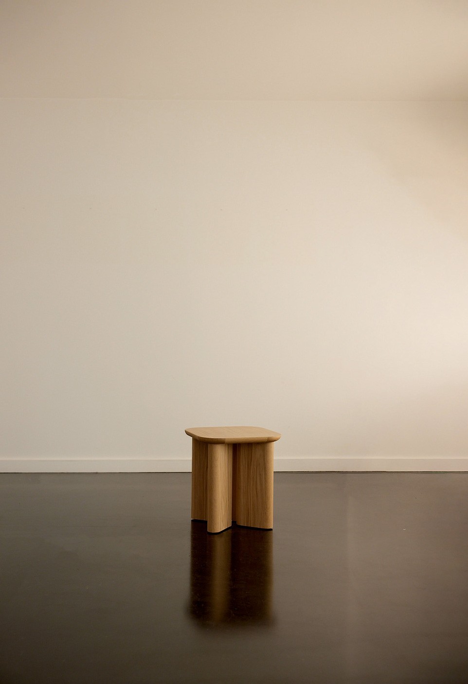 GARANCE THE END TABLE  NATURAL ASH