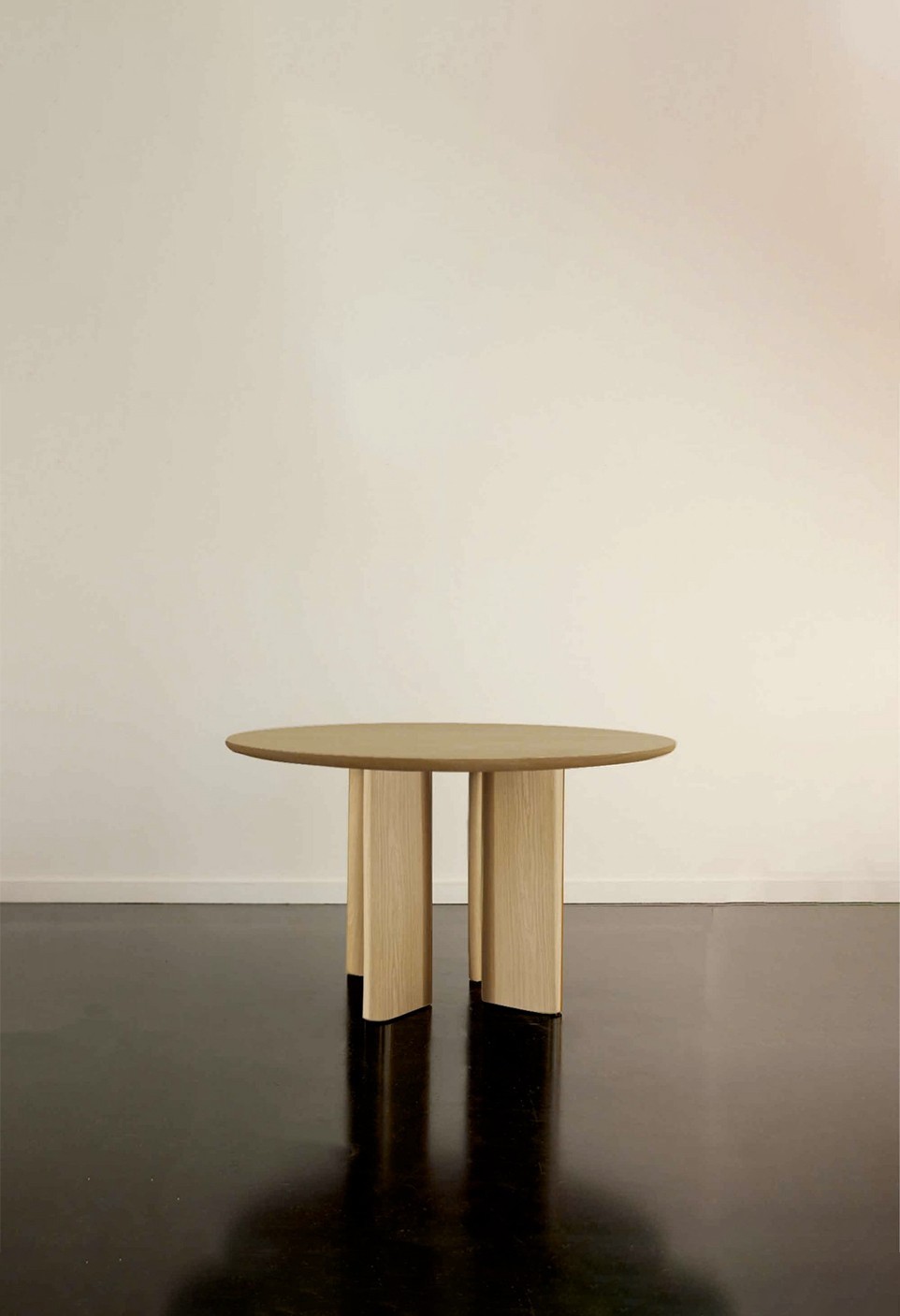 JOE ROUND DINING TABLE  FRÊNE NATUREL