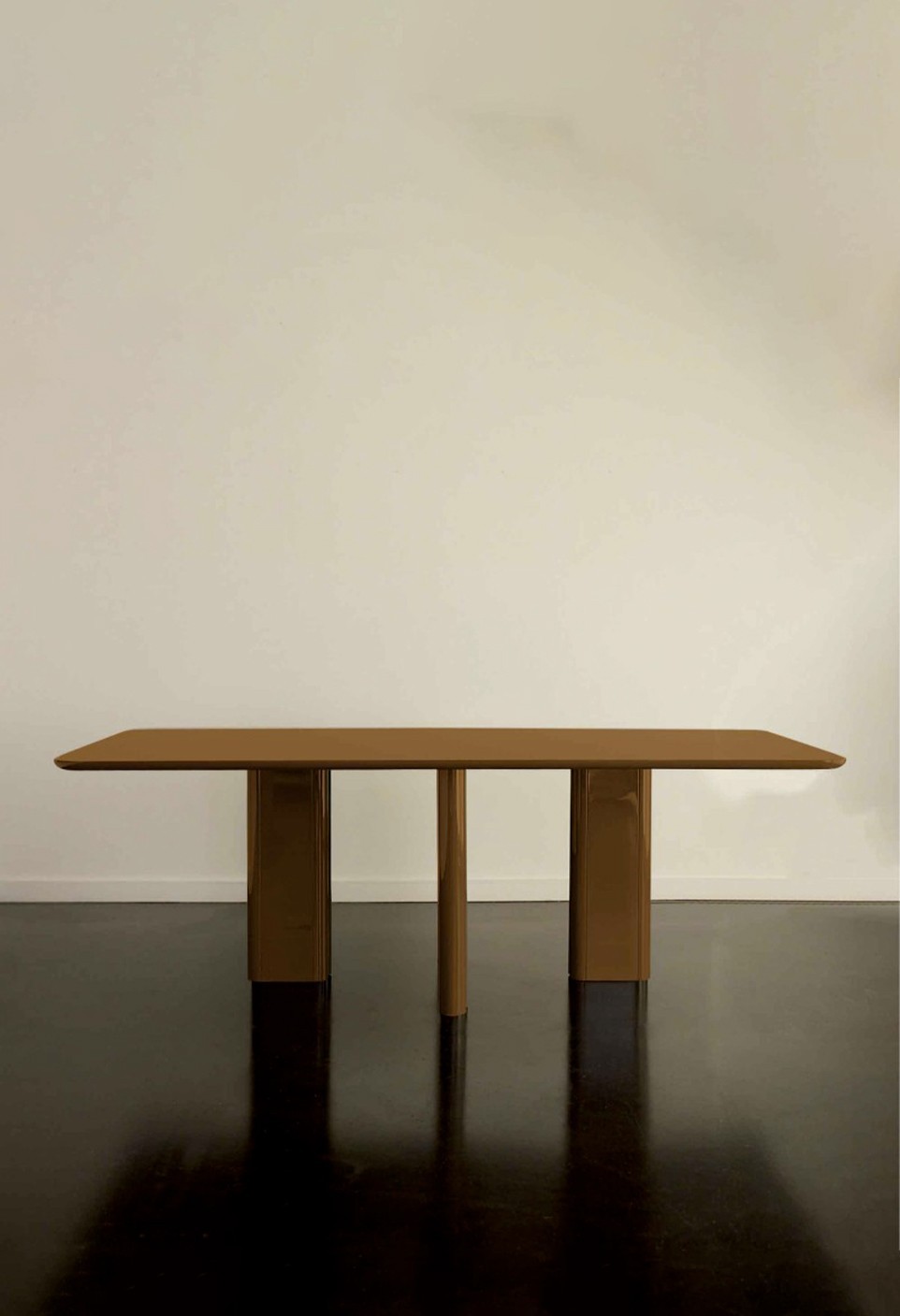 JOE RECTANGULAR DINING TABLE  FRÊNE LAQUÉ CARAMEL