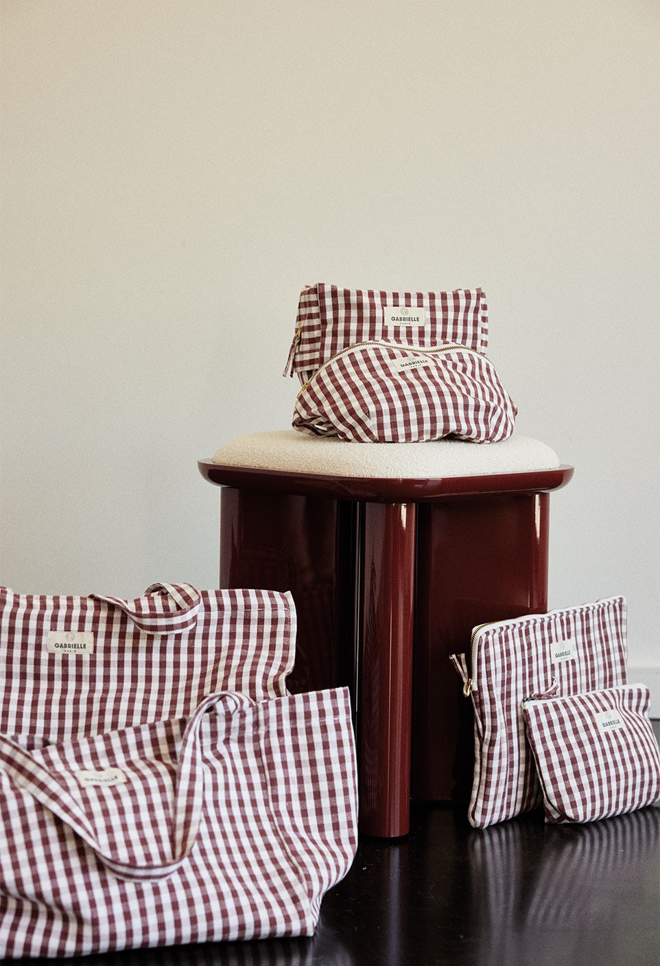 POUF LAZARE  LAQUÉ BORDEAUX