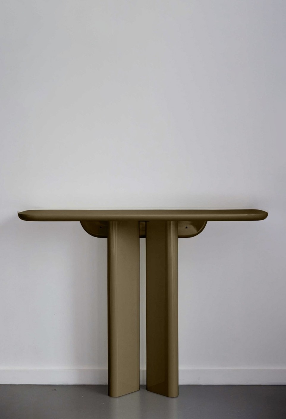 LOU CONSOLE  KAKI LACQUERED WOOD