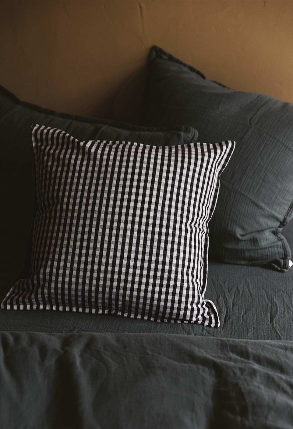 COTTON HAVANA CUSHION  VICHY BLACK WITH FILLING