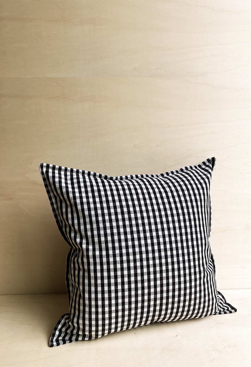 COUSSIN HAVANA  EN COTON VICHY BLACK AVEC GARNISSAGE