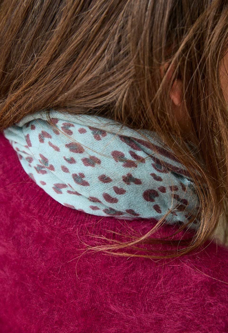 FOULARD EN LAINE  LÉOPARD ACIER