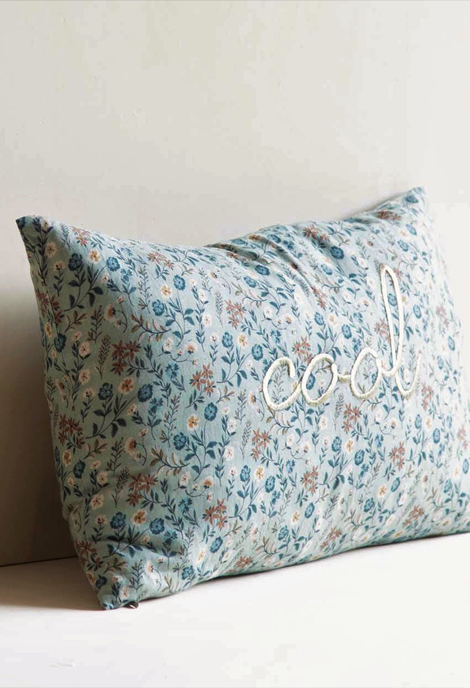 COLOMBO CUSHION  EMBROIDERED COOL IRIS CIEL WITH FILLING