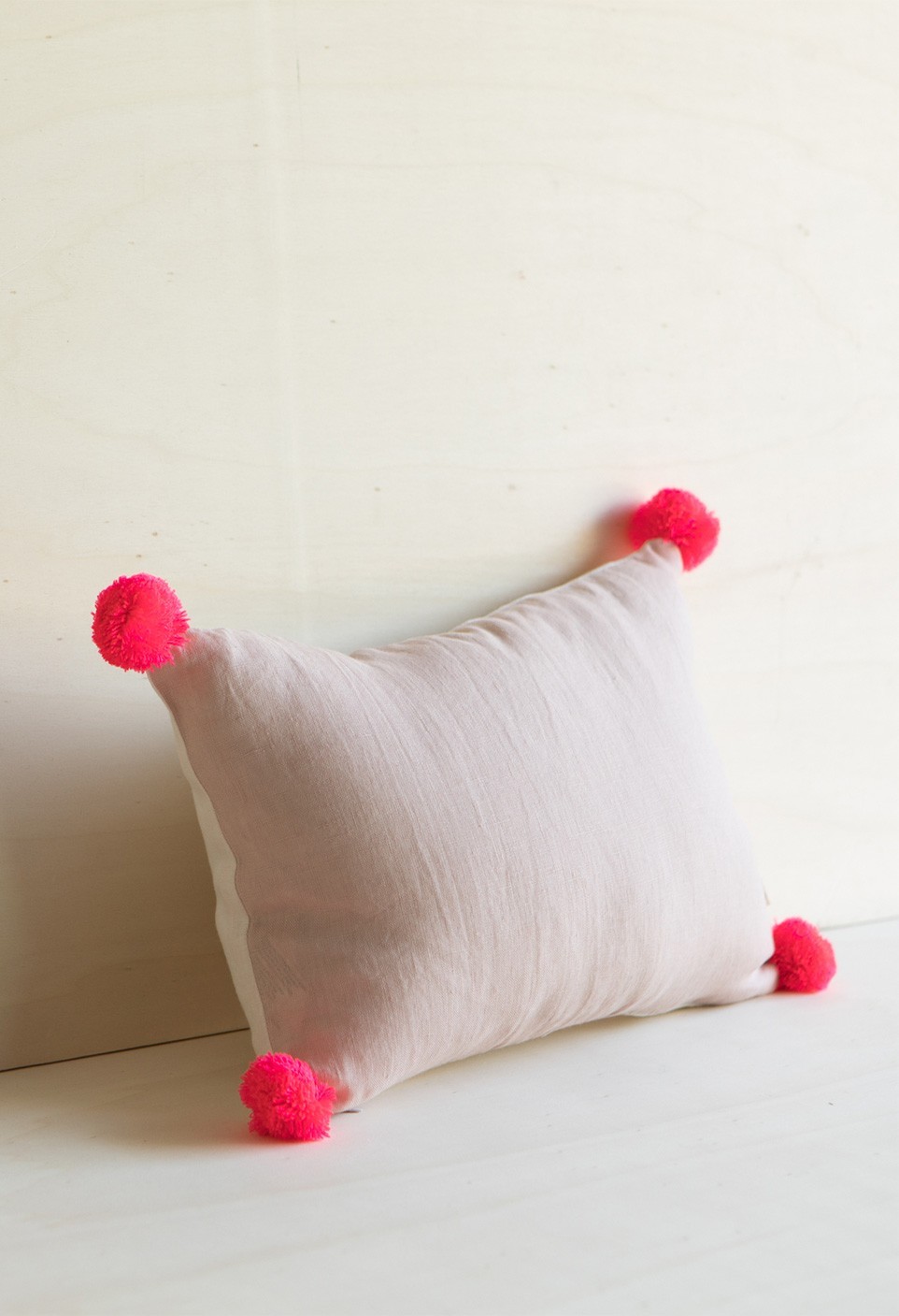 washed lined cushion pink dragée cream milk with pompons