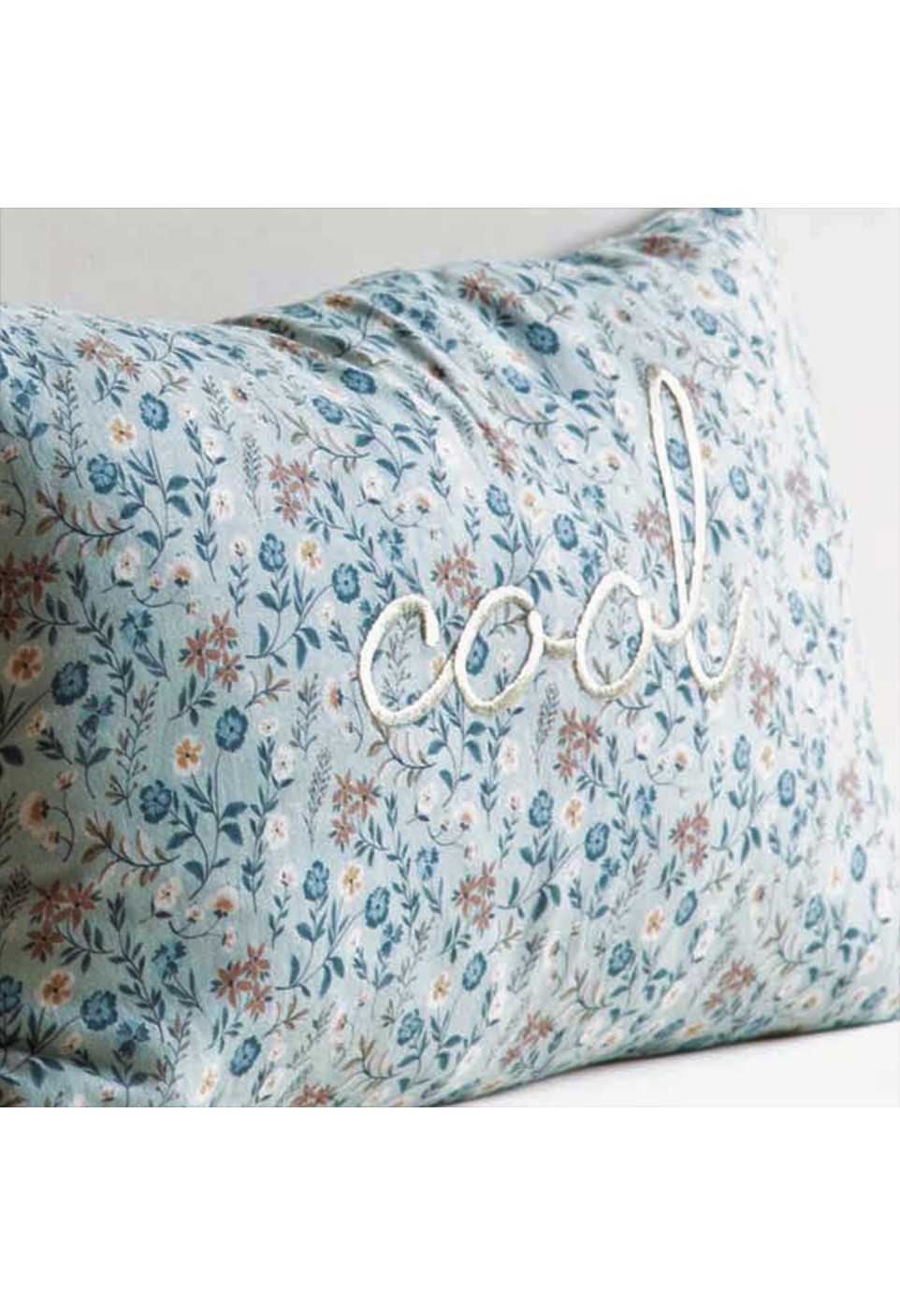 Colombo cushion Iris Ciel blue | Cool | Home | Gabrielle Paris