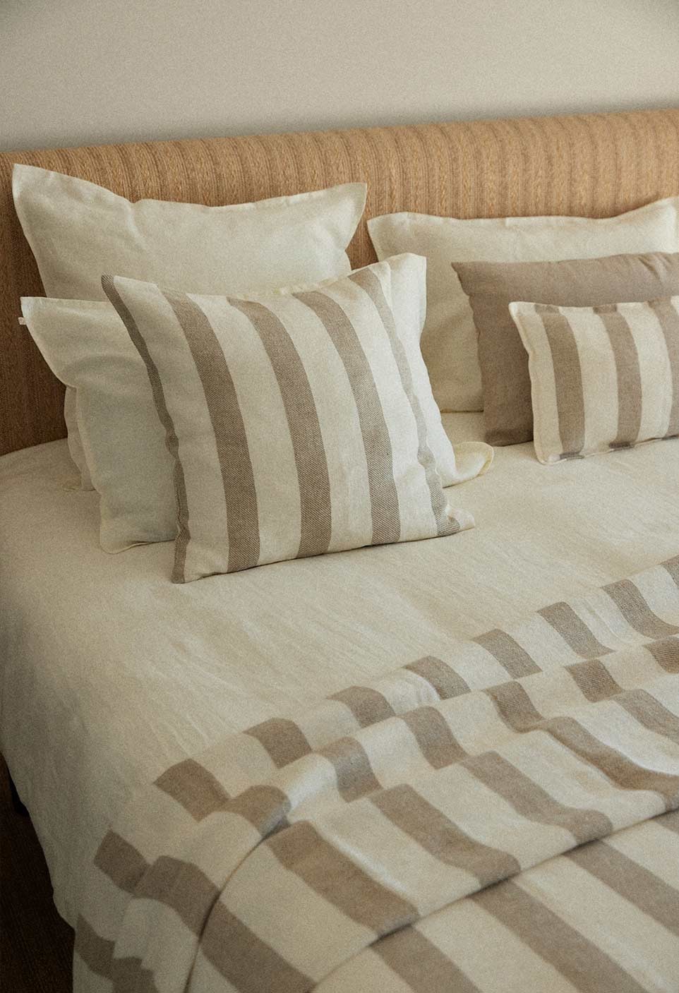 BASTIDE BEDCOVER  NATURAL STRIPES